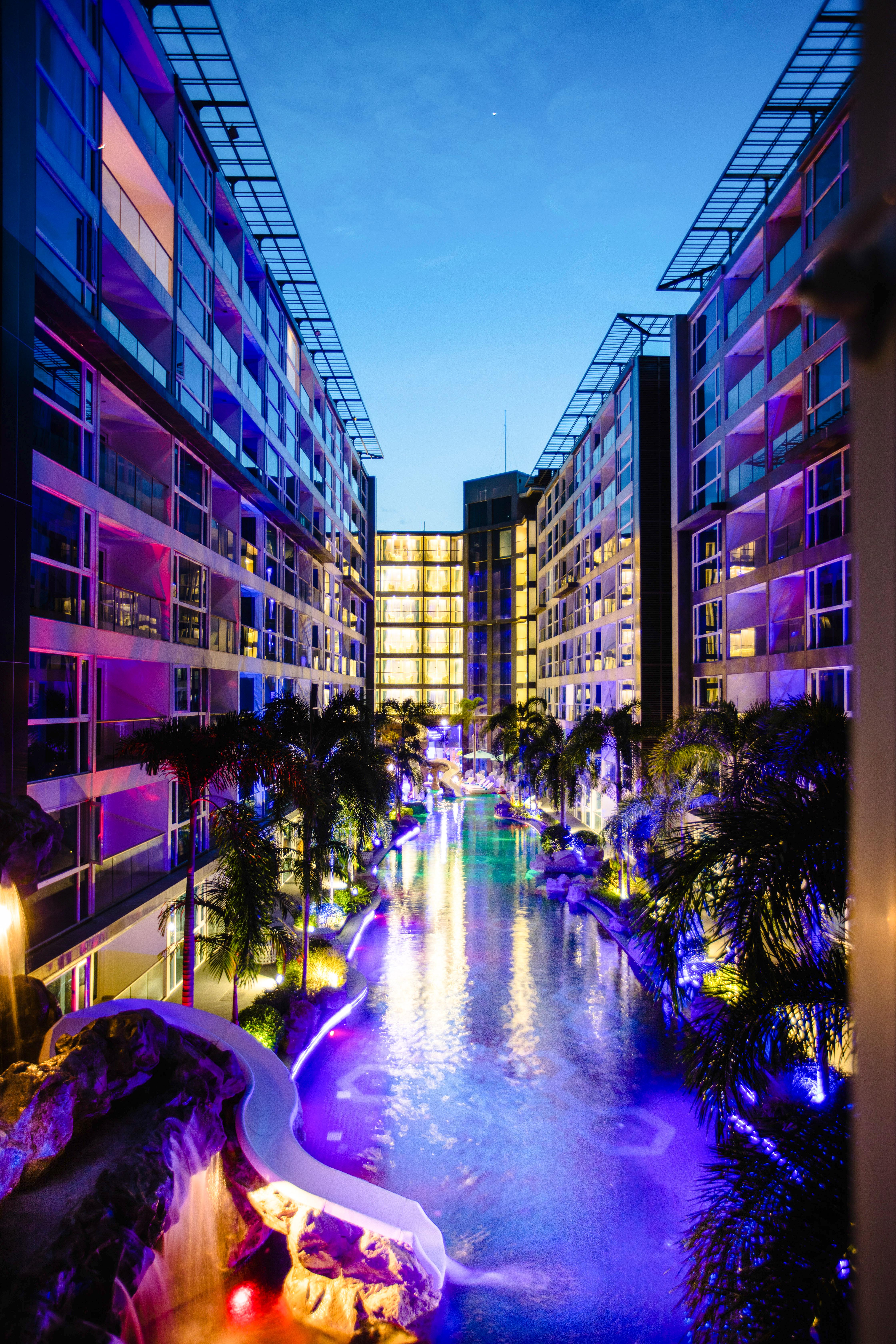 Azure Hotel Pattaya Exterior photo