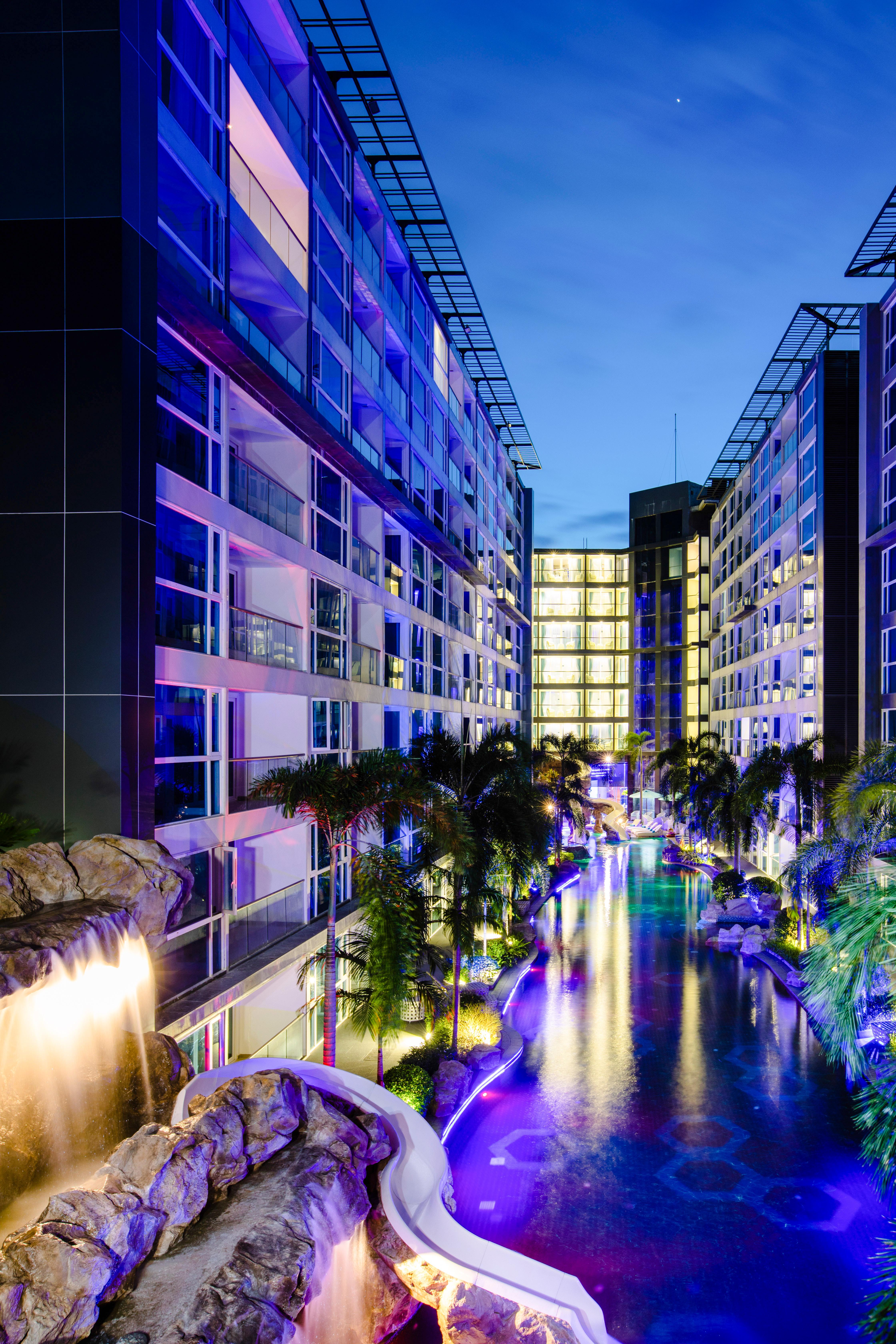 Azure Hotel Pattaya Exterior photo