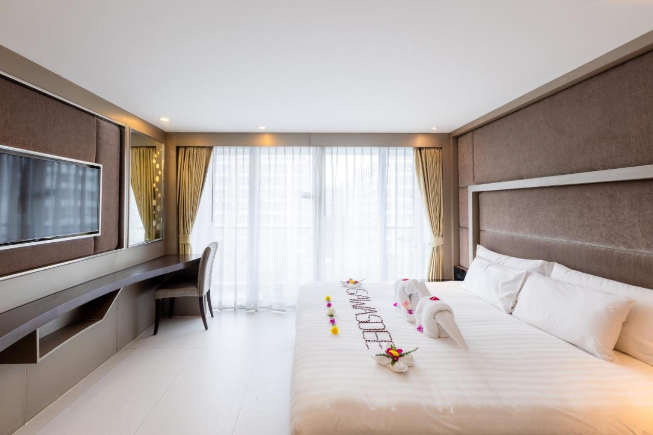 Azure Hotel Pattaya Exterior photo