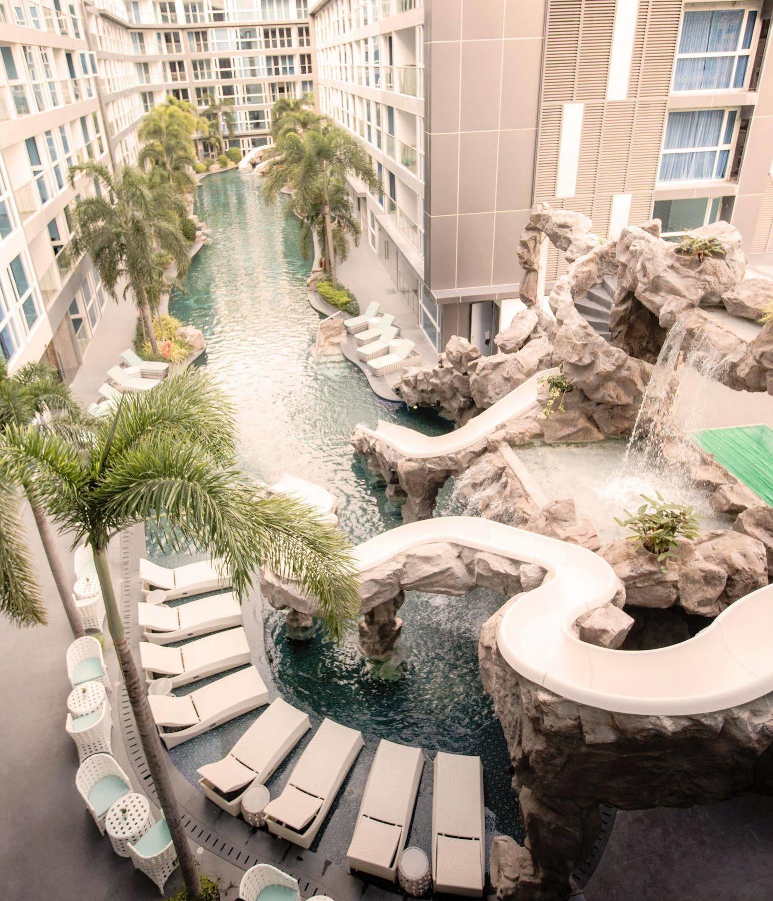 Azure Hotel Pattaya Exterior photo