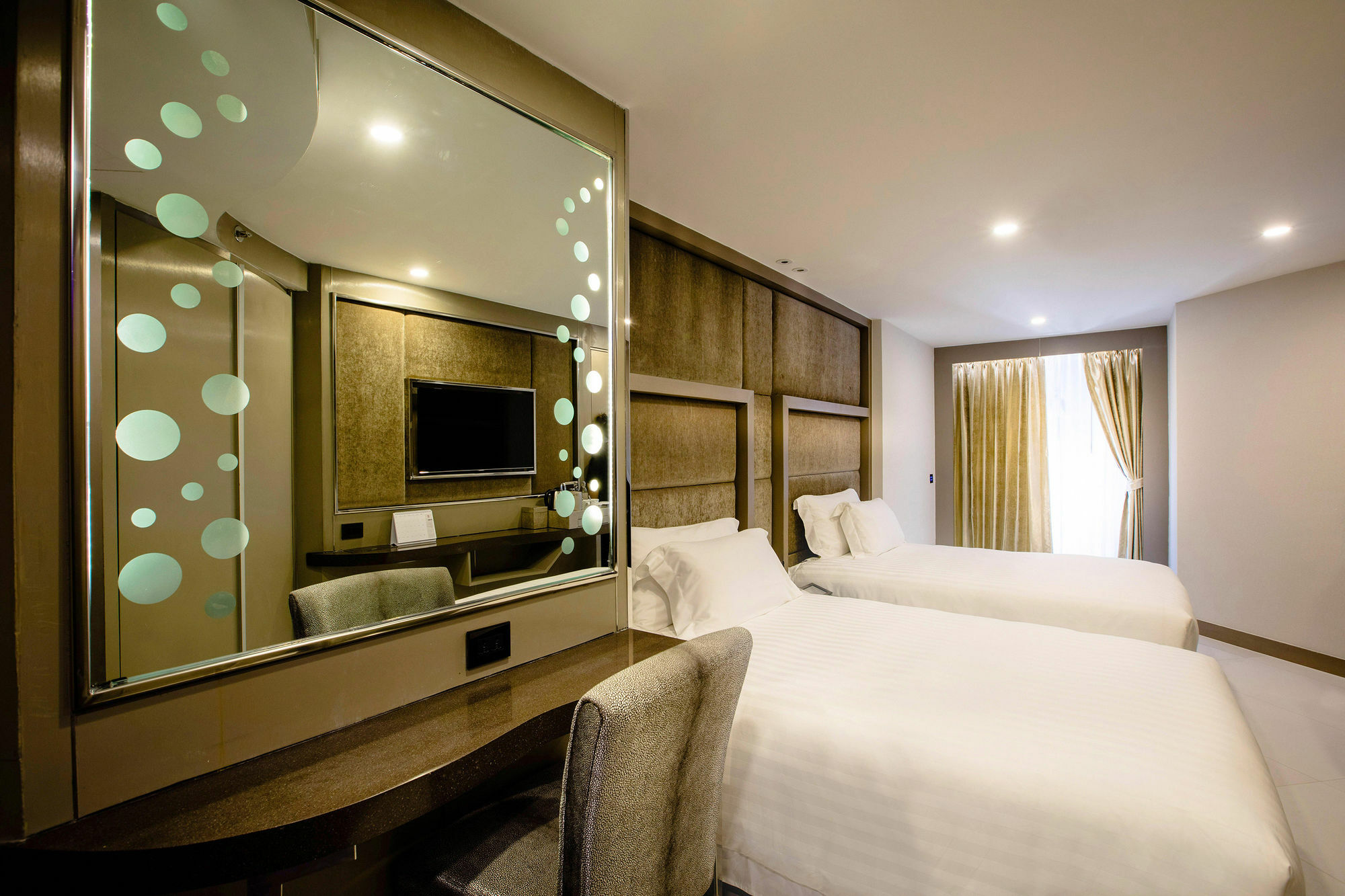 Azure Hotel Pattaya Exterior photo